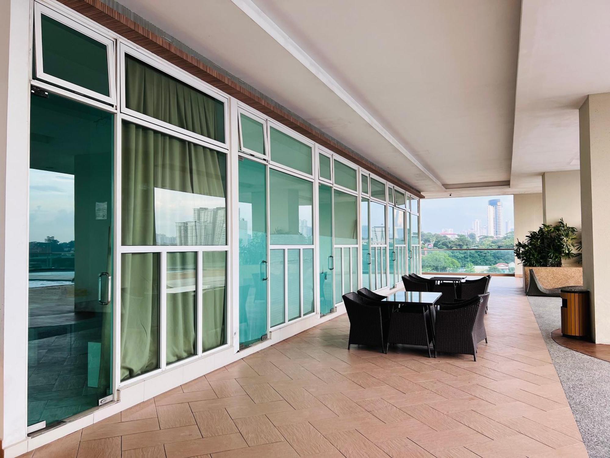 Paragon Residence 2Br4Pax Sleek Stay Nr Ciq Midvalley By Our Stay Johor Bahru Eksteriør bilde