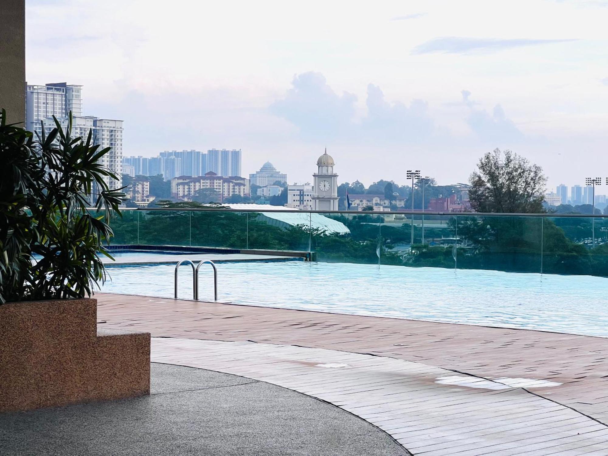 Paragon Residence 2Br4Pax Sleek Stay Nr Ciq Midvalley By Our Stay Johor Bahru Eksteriør bilde